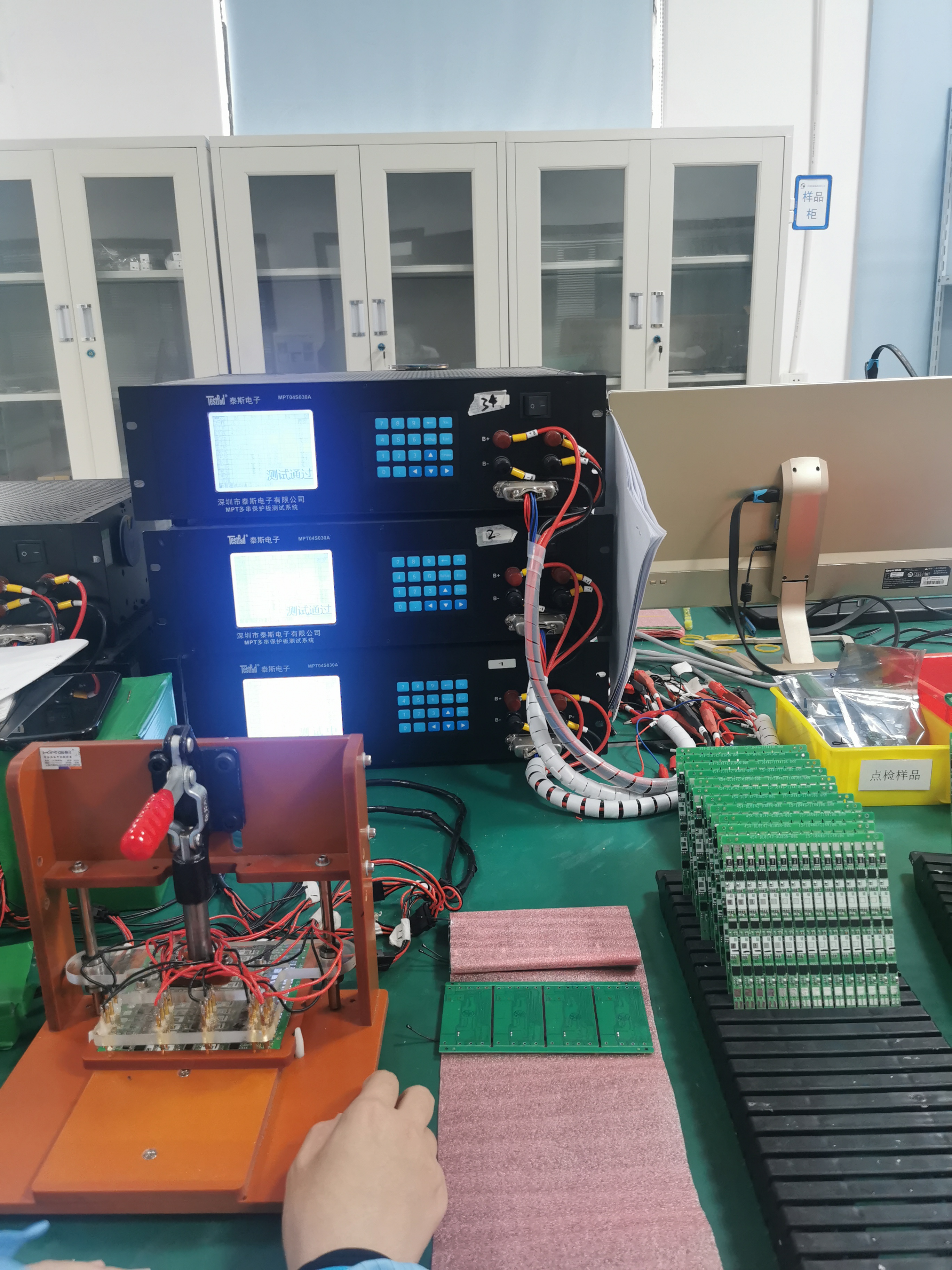Testing power bank circuits